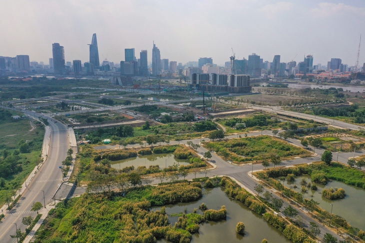 Năm 2026 TP.HCM sẽ đấu giá 8 lô đất ở Thủ Thiêm và 42 nhà đất - Ảnh 1.