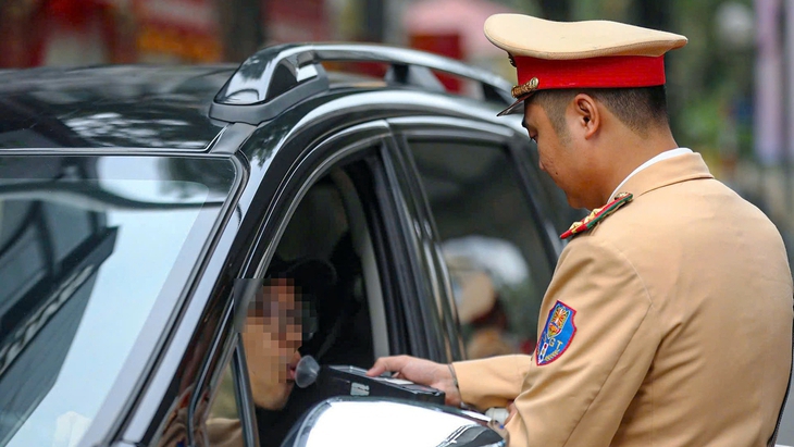 Uống rượu bia rồi lái xe: Dẹp ngay tâm lý 'đi 1 đoạn ngắn có sao đâu' - Ảnh 1.