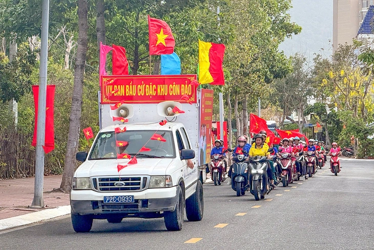 Sáng nay, gần 79 triệu cử tri cả nước đi bầu cử đại biểu Quốc hội và HĐND nhiệm kỳ mới - Ảnh 1.