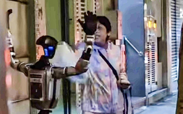 Người đàn ông bị bỏ quên trong máy chụp MRI suốt 6 tiếng - Ảnh 2.