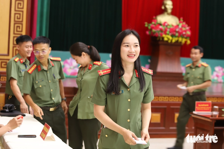 Bầu cử - Ảnh 11.