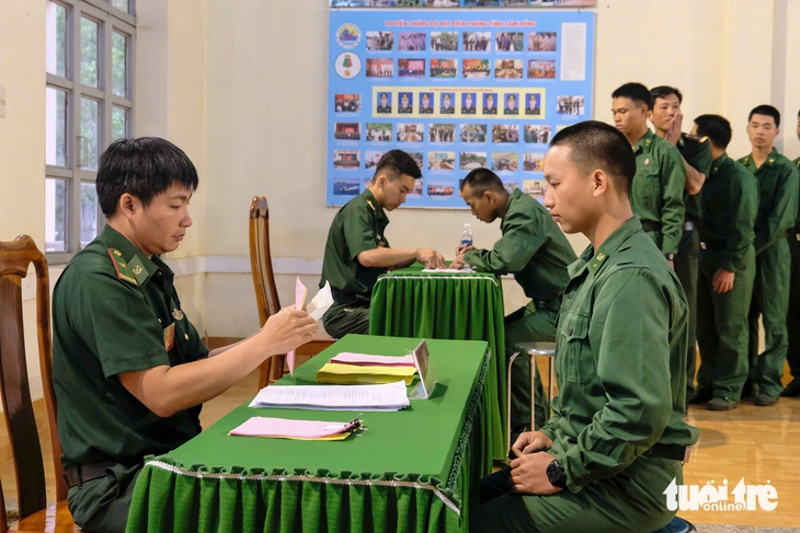 Lâm Đồng hoàn tất bầu cử sớm tại 5 khu vực lực lượng vũ trang - Ảnh 4.