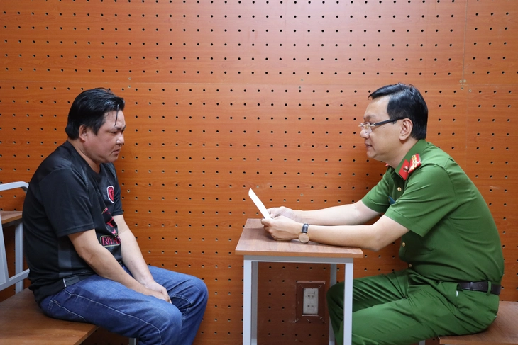 Bắt nhiều người trong nhóm dàn cảnh cướp giật tài sản tại khu Liên Hoa Bảo Tháp - Ảnh 3.