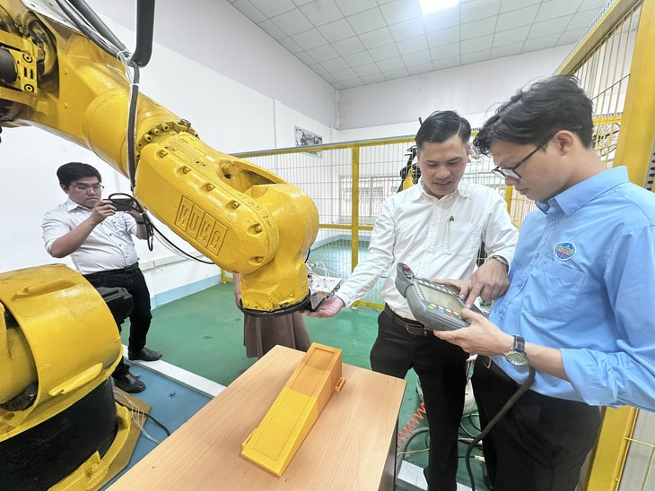 Chín trường cao đẳng, trung cấp về địa phương gồm những trường nào, đang đào tạo gì? - Ảnh 2.