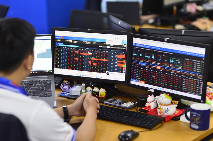 Đọc nhanh 14-3: Một chỉ số vọt lên, vàng bạc, bitcoin tới chứng khoán bị bán tháo - Ảnh 1.