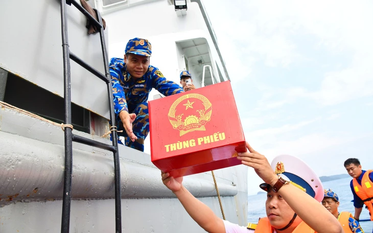 Ngày hội toàn dân đi bầu cử 15-3: Chọn người tài đức cho giai đoạn phát triển mới - Ảnh 9.