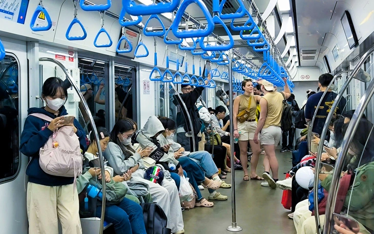 Metro số 1 thí điểm ‘ATM vé nghĩa tình’ phát vé miễn phí cho học sinh, người lao động khó khăn - Ảnh 3.