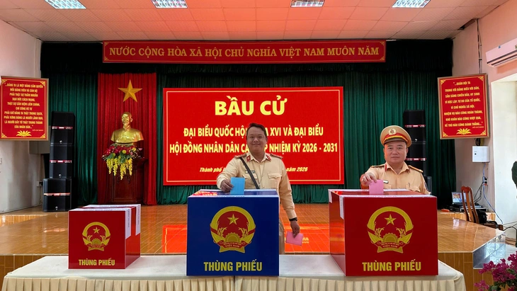Lực lượng vũ trang TP.HCM trang nghiêm tham gia bầu cử - Ảnh 10.