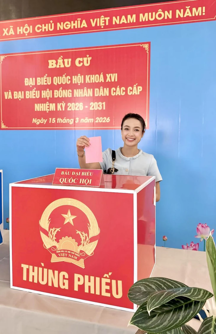 Nghệ sĩ thực hiện quyền công dân trong ngày bầu cử - Ảnh 15. bầu cử - Ảnh 14.