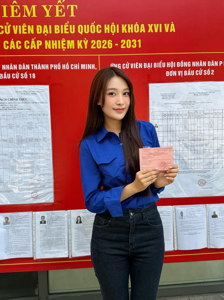 Nghệ sĩ thực hiện quyền công dân trong ngày bầu cử - Ảnh 14. Sao Việt khoe những khoảnh khắc khó quên khi đi bầu cử - Ảnh 14.