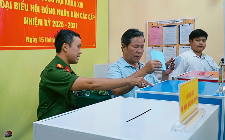 TP.HCM thí điểm mô hình công an cấp xã bảo đảm trật tự đô thị  - Ảnh 2.