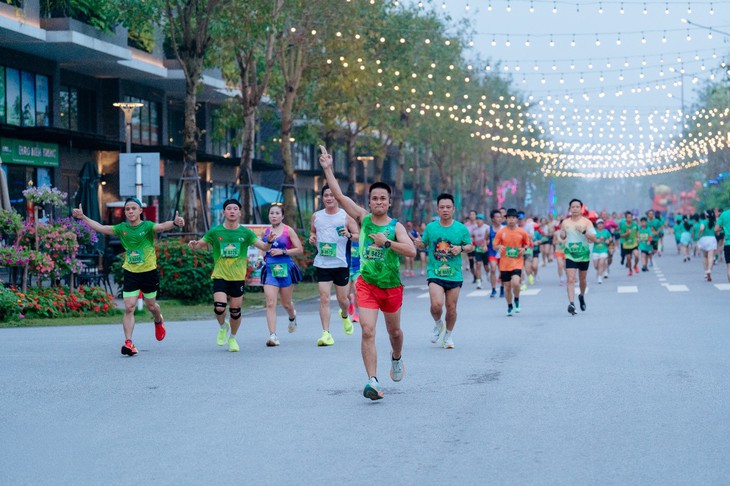 Gần 3.000 runner chạy giữa đại đô thị xanh Eco Central Park - Ảnh 2.