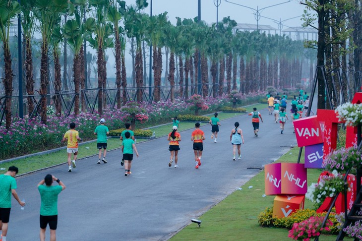 Gần 3.000 runner chạy giữa đại đô thị xanh Eco Central Park - Ảnh 3.