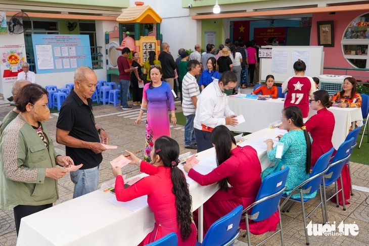 Hơn 9,6 triệu cử tri TP.HCM đi bầu cử từ phố phường đến đảo xa - Ảnh 12. bầu cử - Ảnh 13.