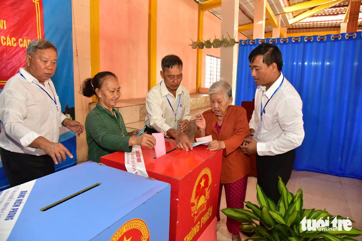 Hơn 9,6 triệu cử tri TP.HCM đi bầu cử từ phố phường đến đảo xa - Ảnh 16. bầu cử - Ảnh 17.