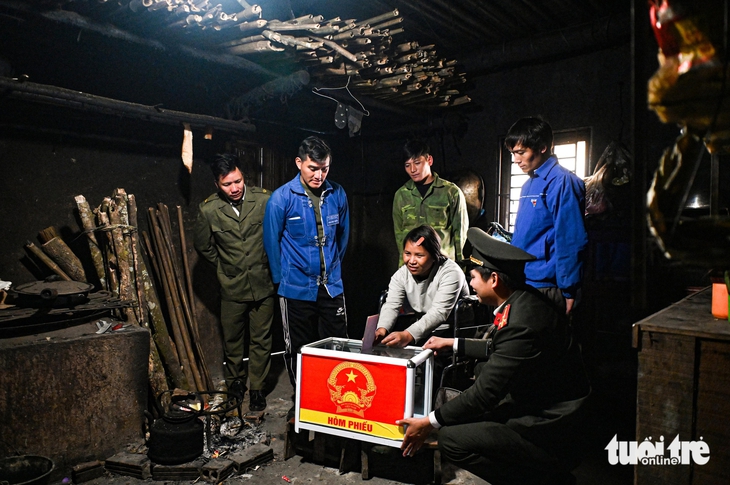 Đồng bào vùng biên cương rộn ràng trong ngày hội non sông - Ảnh 15.