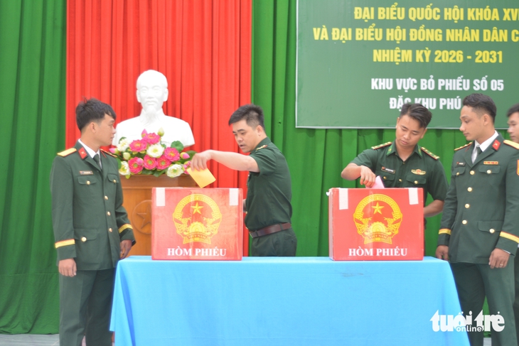 Các lực lượng vũ trang đặc khu Phú Quý hoàn thành bỏ phiếu - Ảnh 1.