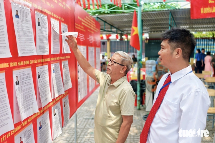 TP.HCM: 32 xã, phường đã có trên 70% cử tri đi bầu cử - Ảnh 21.