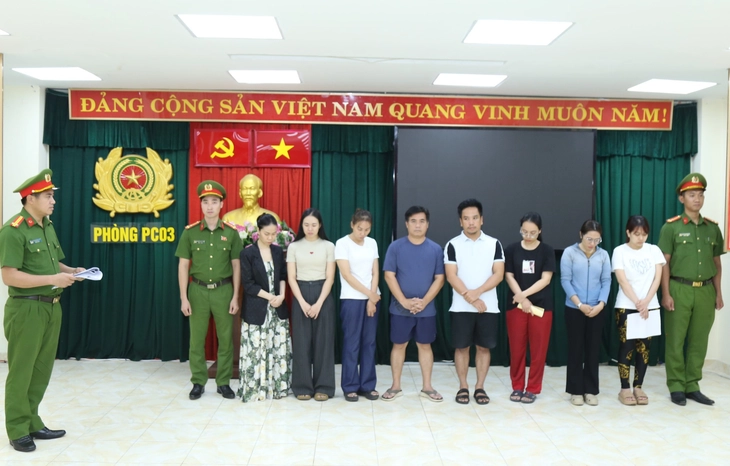 Công an Đồng Nai bắt 9 bị can trong đường dây mua bán trái phép hóa đơn hơn 6.000 tỉ đồng - Ảnh 1.