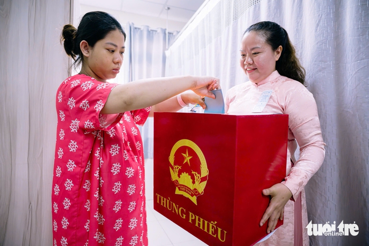 TP.HCM: Thùng phiếu lưu động đến với những cử tri 'đặc biệt' - Ảnh 13.