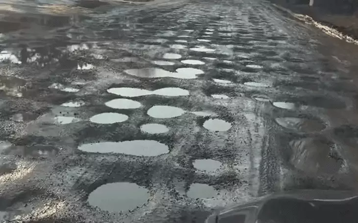 Xuất hiện nhiều “ổ voi” ngập nước, hàng trăm container nối đuôi vào cảng Tân Thuận  - Ảnh 13.