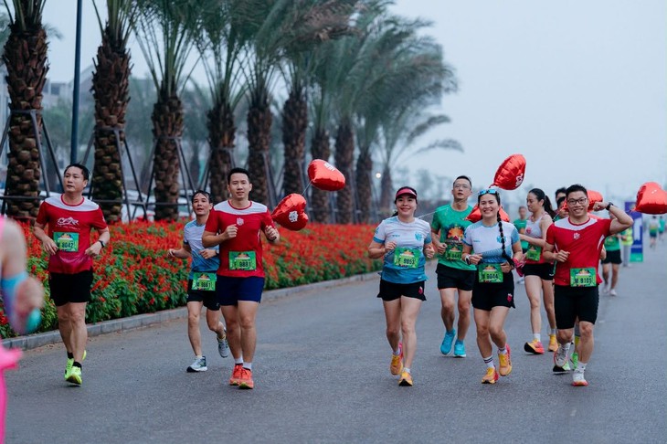 Gần 3.000 runner chạy giữa đại đô thị xanh Eco Central Park - Ảnh 3.