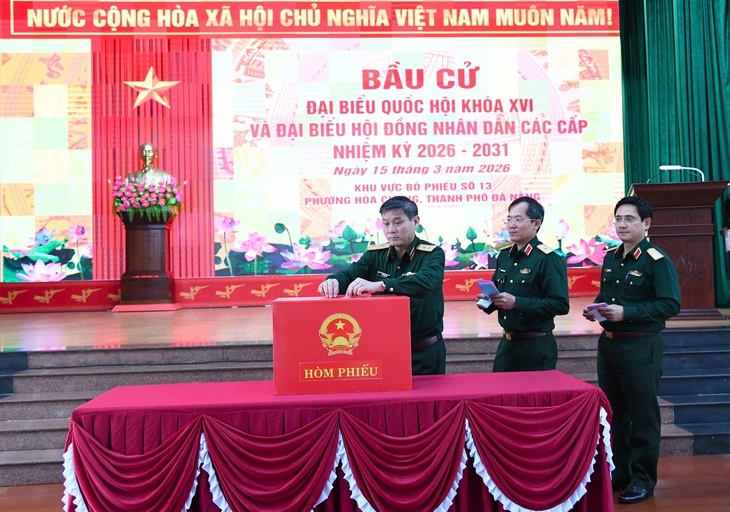Đưa thùng phiếu bầu cử ra trận địa phòng không - Ảnh 4.