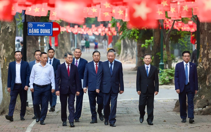 Bầu cử vui như Tết ở vùng cao - Ảnh 2.