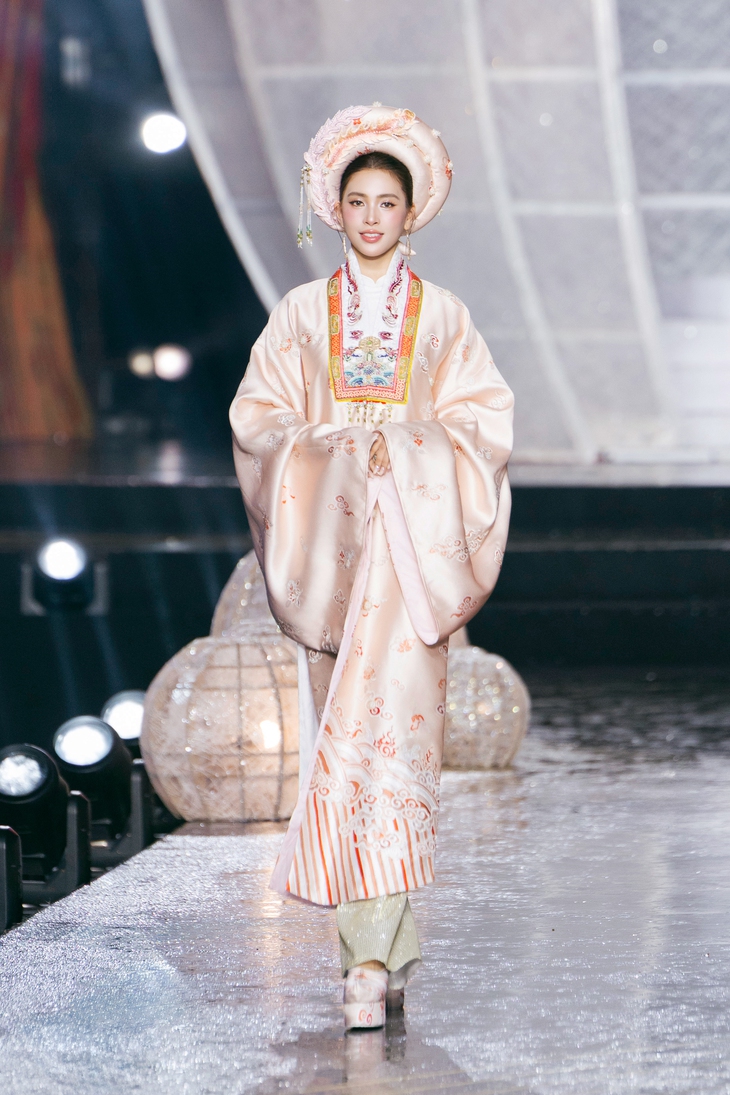 Áo dài trở thành ‘ngôn ngữ' kể chuyện di sản Việt - Ảnh 1. Áo dài - Ảnh 1.