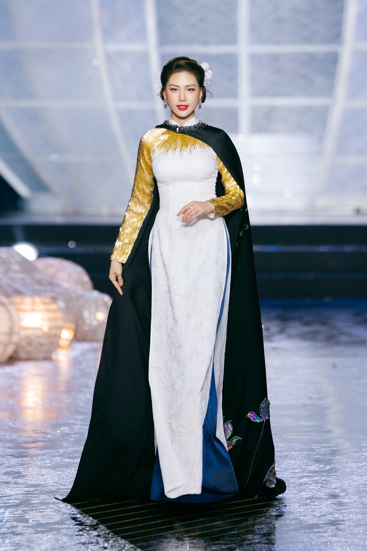 Áo dài trở thành ‘ngôn ngữ' kể chuyện di sản Việt - Ảnh 10. Áo dài trở thành 'ngôn ngữ' kể chuyện di sản Việt - Ảnh 10.