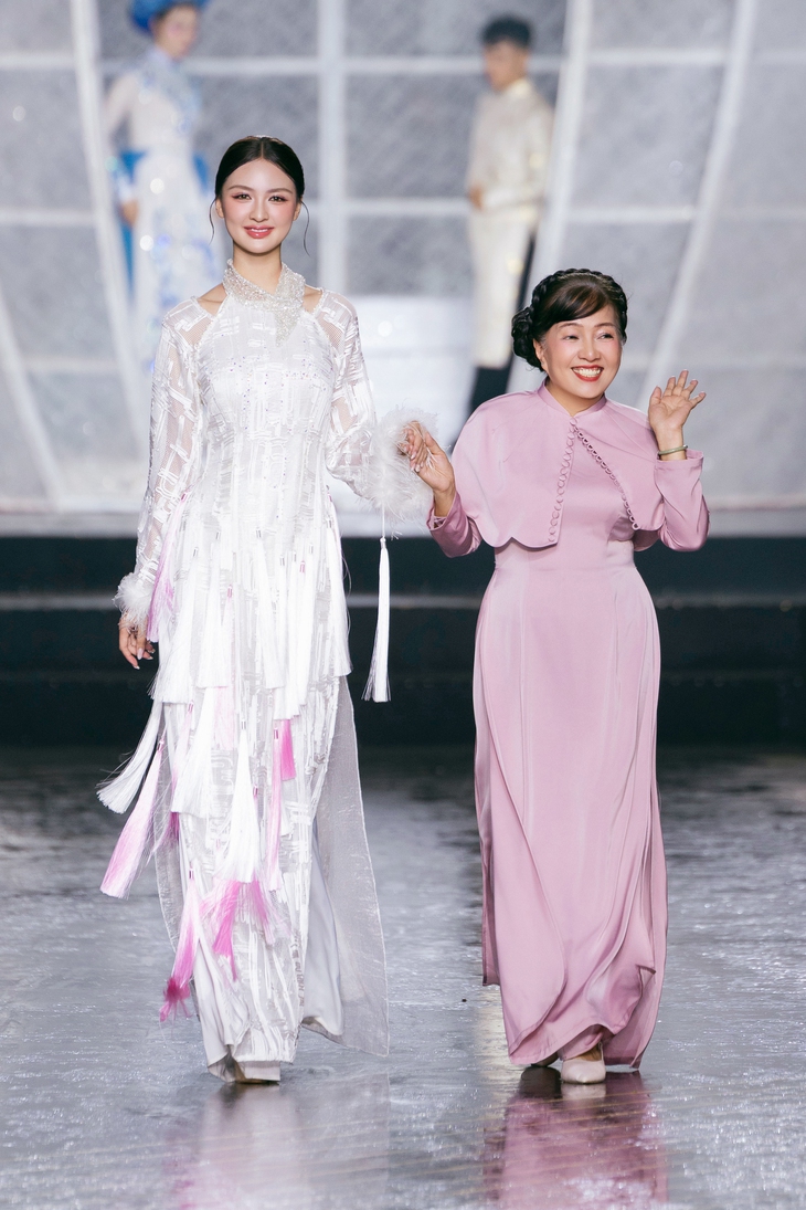 Áo dài trở thành ‘ngôn ngữ' kể chuyện di sản Việt - Ảnh 16. Áo dài - Ảnh 16.