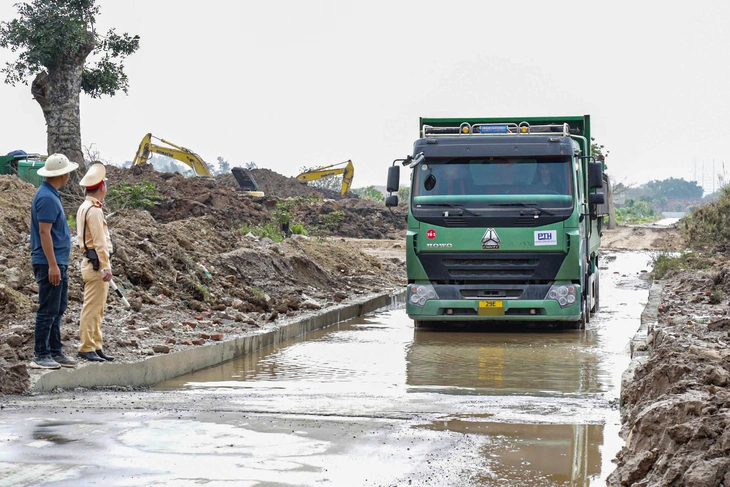 bùn đất - Ảnh 4.