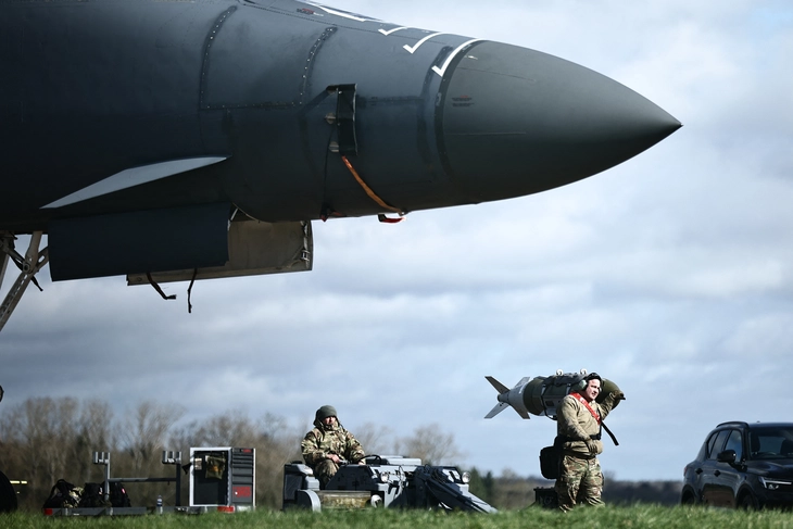 Mỹ tấn công các nhà máy sản xuất drone của Iran; Cháy gần sân bay Dubai - Ảnh 3. Iran - Ảnh 3.