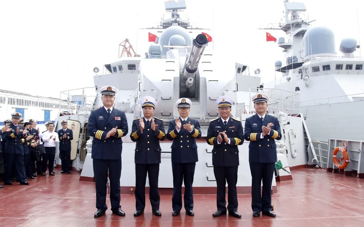 Xem hải quân Việt Nam - Trung Quốc lần đầu bắn đạn thật chống cướp biển - Ảnh 2.