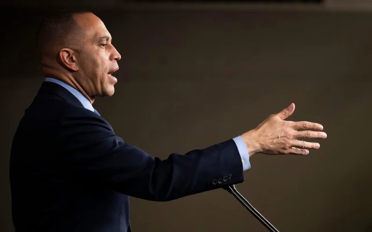 Ông Trump: Iran dùng AI dựng cảnh tấn công tàu sân bay Mỹ, tạo đám đông 250.000 người - Ảnh 2.