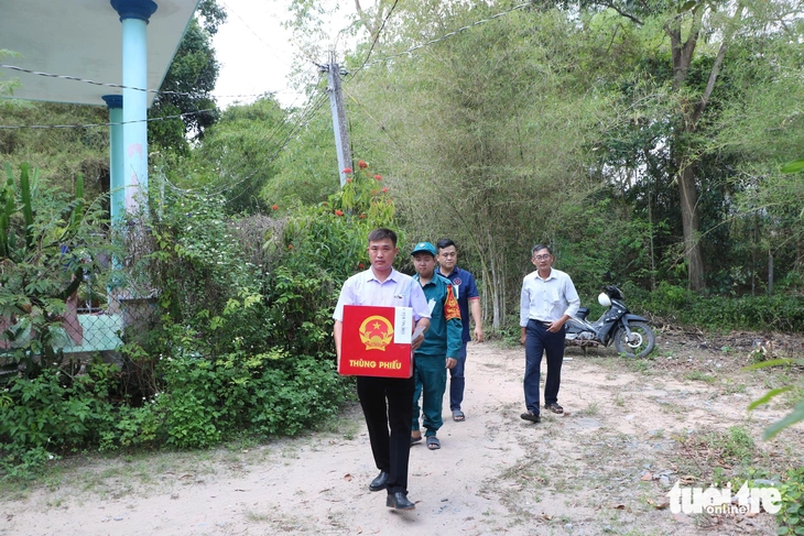 99% cử tri TP.HCM bỏ phiếu bầu cử, 38 xã phường đạt 100% - Ảnh 3.