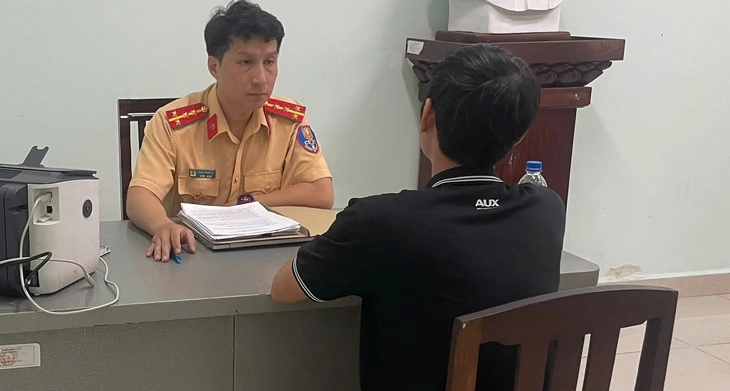 Đăng clip có cảnh sát giao thông kèm nội dung ‘cướp mất xe’, một người bị phạt 15 triệu đồng - Ảnh 1.