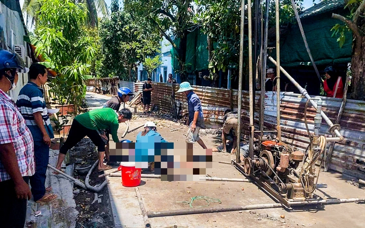 Tài xế bị điện giật chết nghi do điều khiển xe cẩu chạm vào đường dây 3 pha - Ảnh 2.