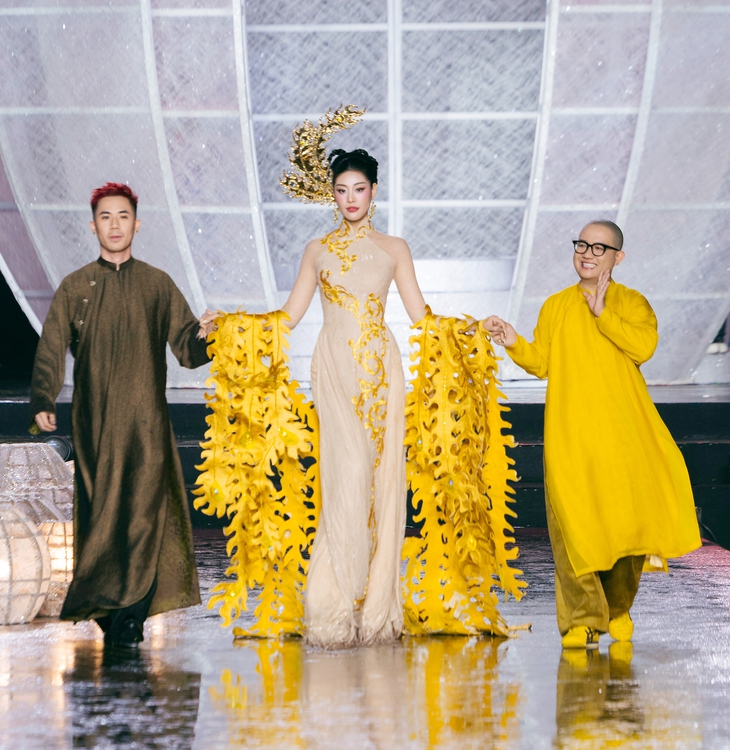 Áo dài trở thành ‘ngôn ngữ' kể chuyện di sản Việt - Ảnh 6. Áo dài trở thành 'ngôn ngữ' kể chuyện di sản Việt - Ảnh 6.