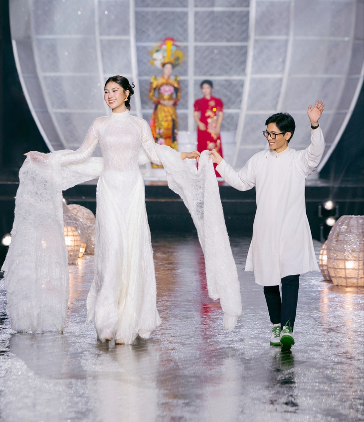 Áo dài trở thành ‘ngôn ngữ' kể chuyện di sản Việt - Ảnh 8. Áo dài - Ảnh 8.