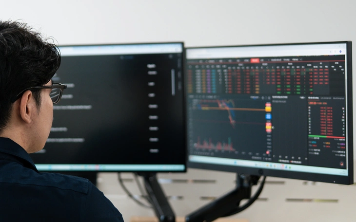 Cổ phiếu dầu khí tiếp tục 'đổ đèo', NVL tăng trần 3 phiên - Ảnh 3.