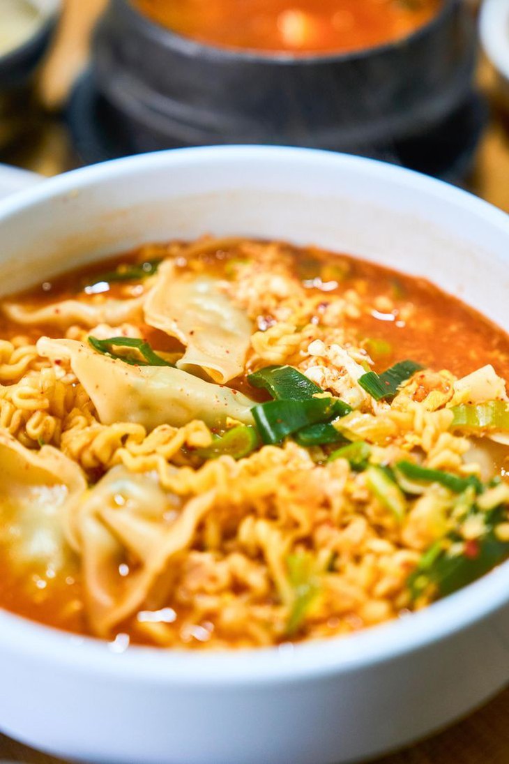 7 cách giúp tô mì ăn liền ngon hơn và cân bằng dinh dưỡng - Ảnh 4.