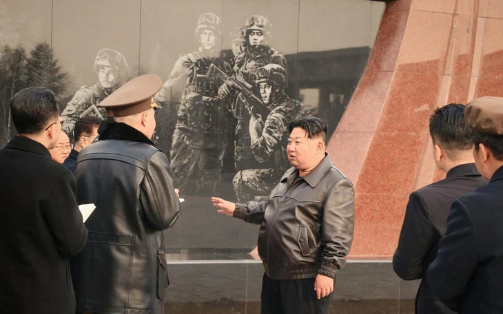 Ông Kim Jong Un tiếp đón Tổng thống Belarus trong chuyến thăm cấp nhà nước - Ảnh 2.