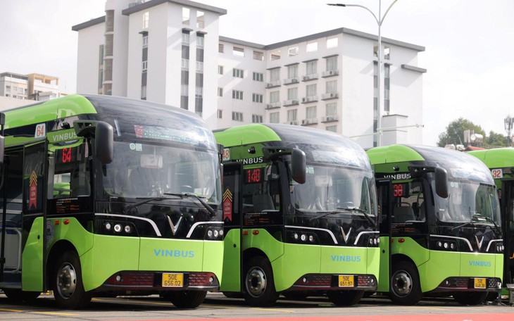 Công nhân VinCons đi làm bằng xe buýt điện tại công trường Cần Giờ - Ảnh 5.