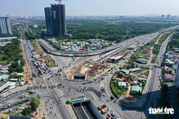 Tiến độ mới nhất ở nút giao An Phú ra sao để kịp hoàn thành quý 2 năm nay? - Ảnh 1.