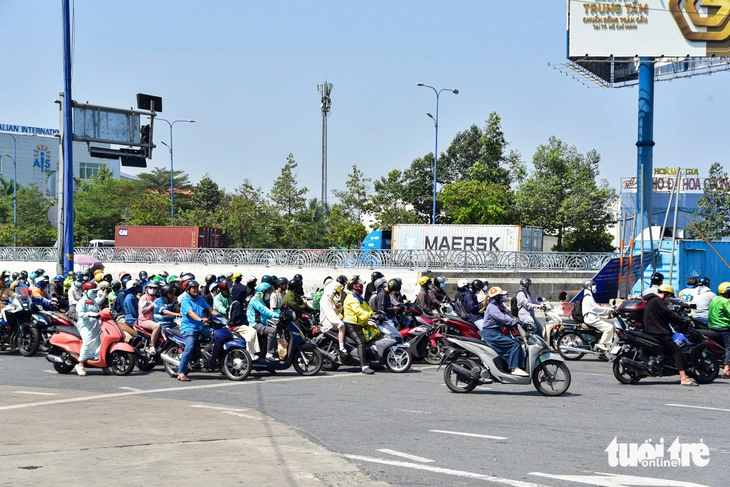 Tiến độ mới nhất ở nút giao An Phú ra sao để kịp hoàn thành quý 2 năm nay? - Ảnh 4.