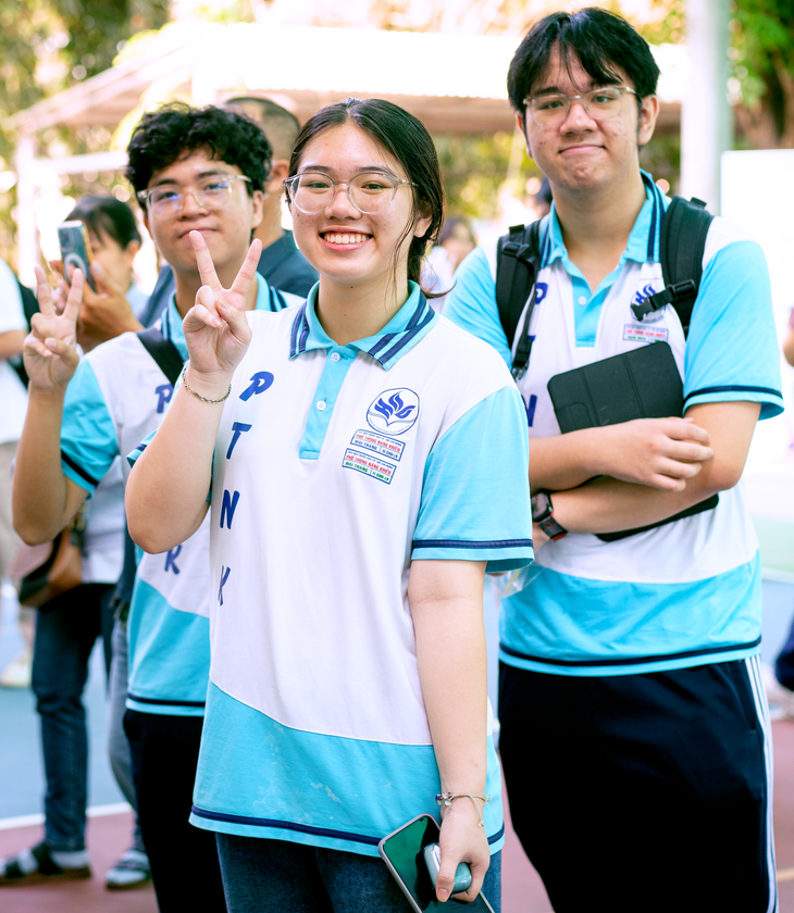 Trường THPT chuyên đầu tiên ở TP.HCM công bố kế hoạch tuyển sinh lớp 10 - Ảnh 1.