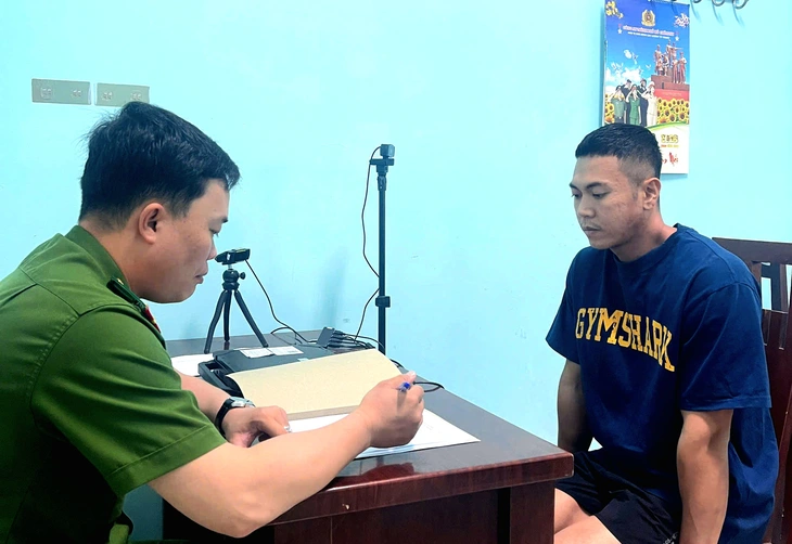 Công an điều tra nam thanh niên đánh nữ shipper do bất đồng cách thức nhận hàng - Ảnh 2.