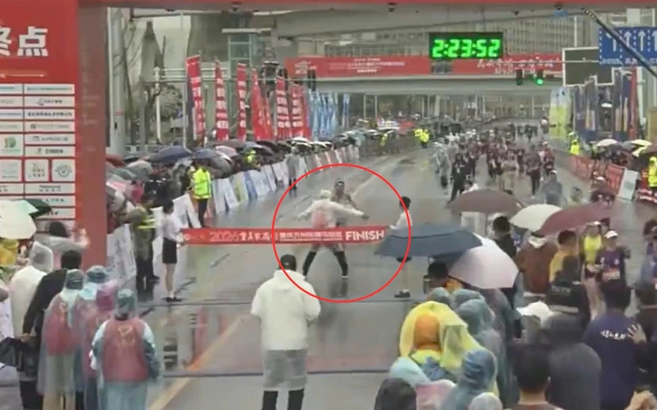 Daniil Medvedev lên mạng 'cầu cứu' vì thất lạc hành lý - Ảnh 2.