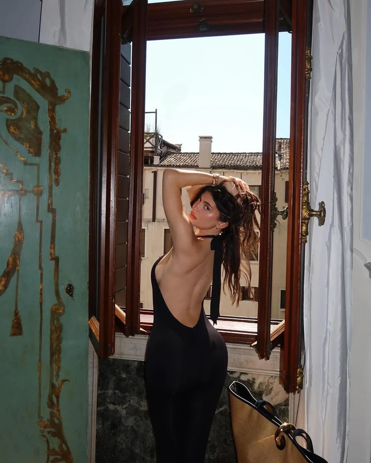 Kylie Jenner - Ảnh 2.